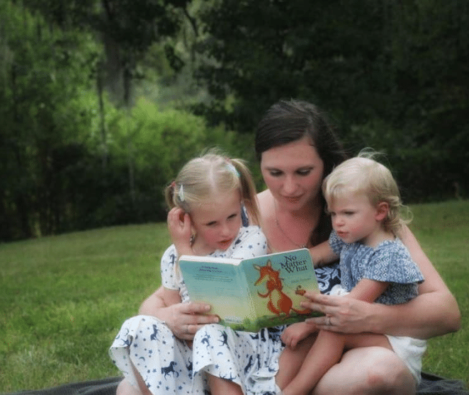 Taylor Reading to Her daughters