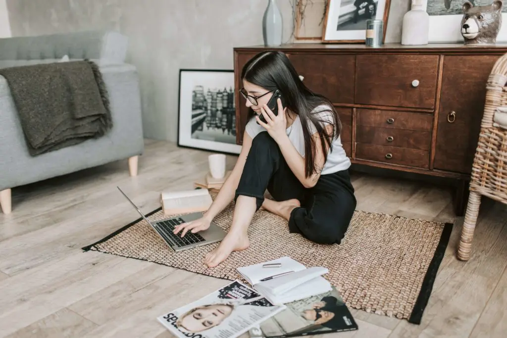 va working from the floor at home