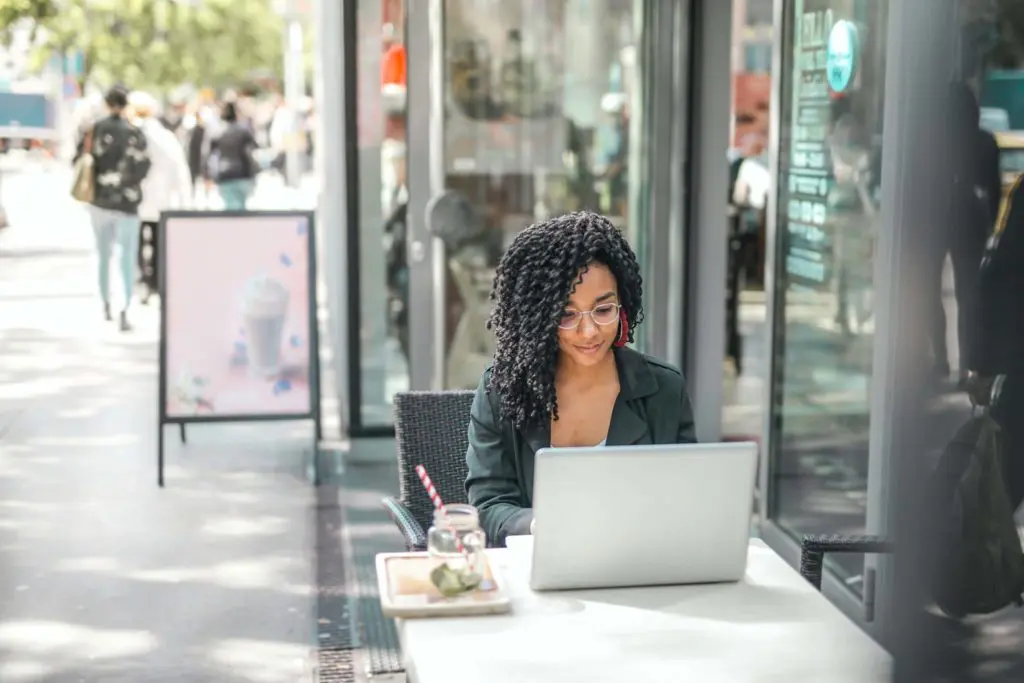 virtual assistant at work