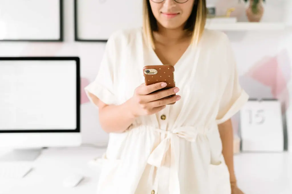 virtual assistant checking phone calendar