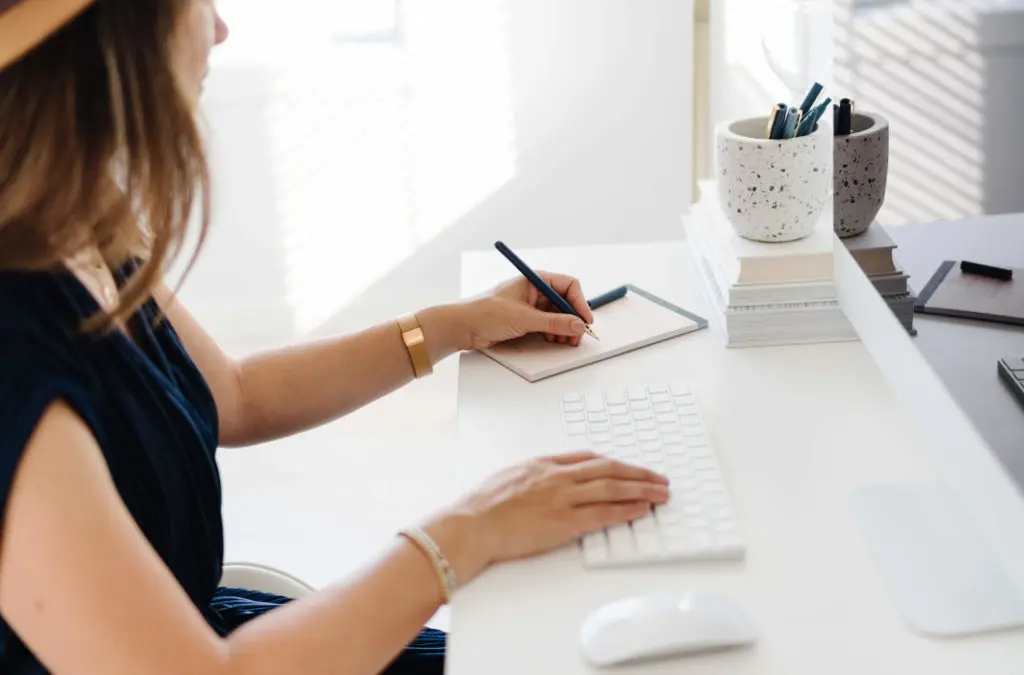 virtual assistant working from home
