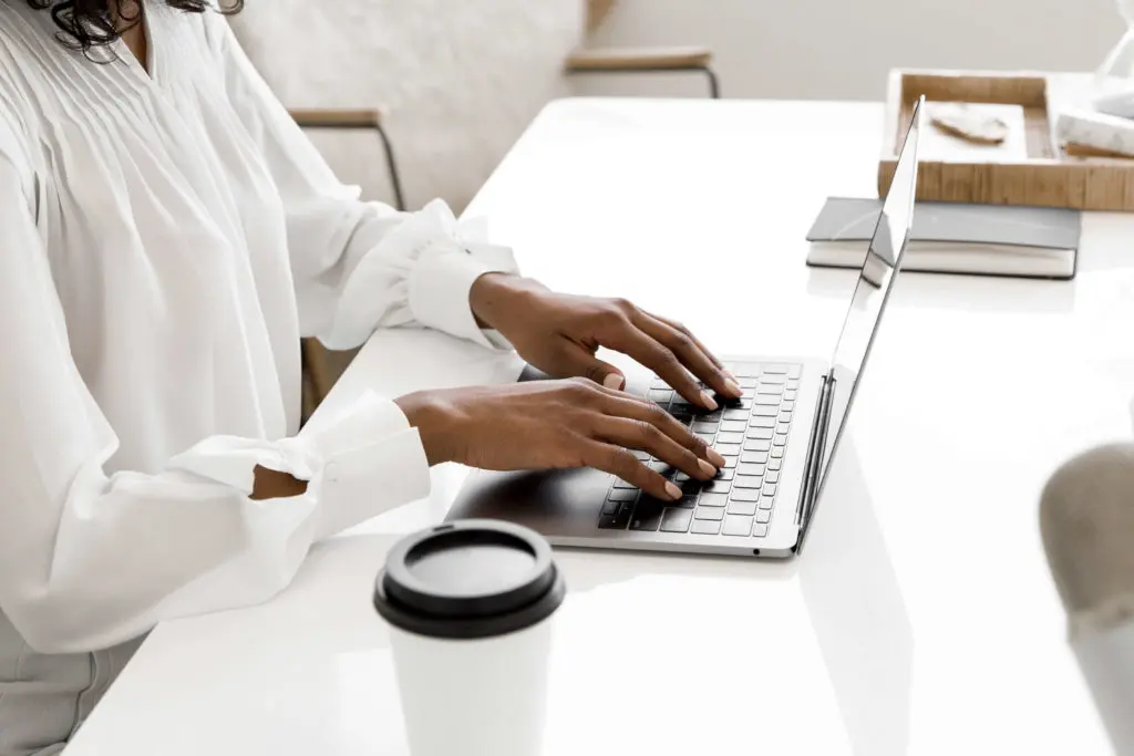 virtual assistant working from home