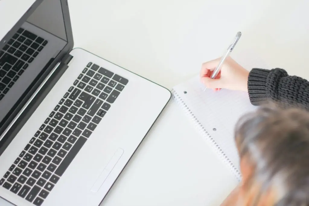 virtual assistant working from desk