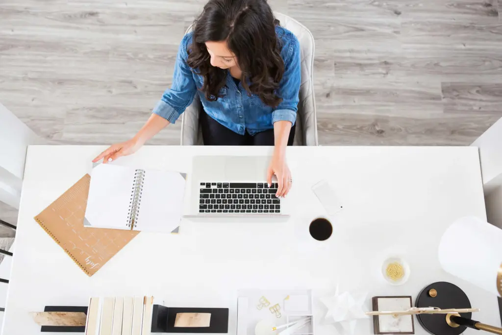 virtual assistant working from home