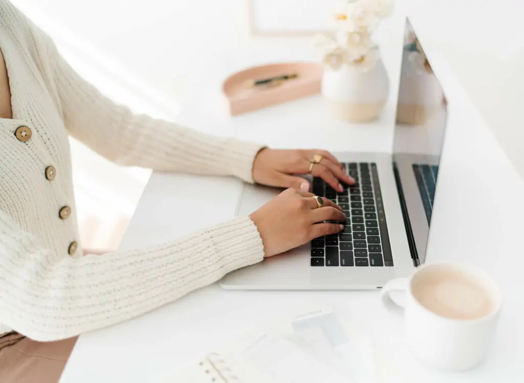 virtual assistant working from home