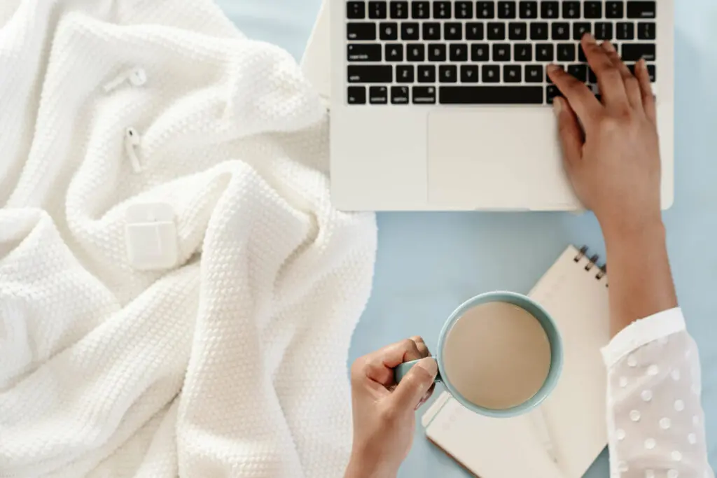 virtual assistant working from home